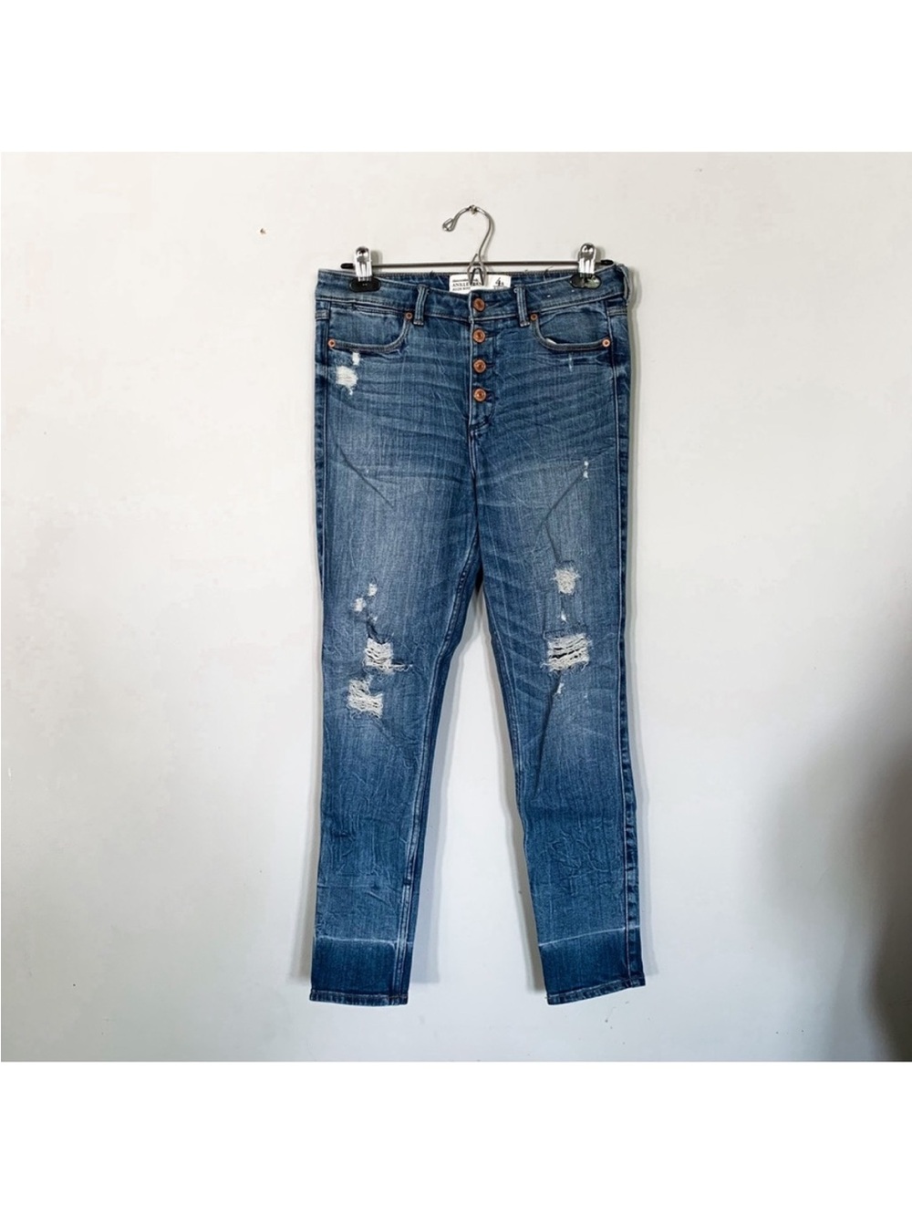 Abercrombie & Fitch • High Rise Ankle Jeans